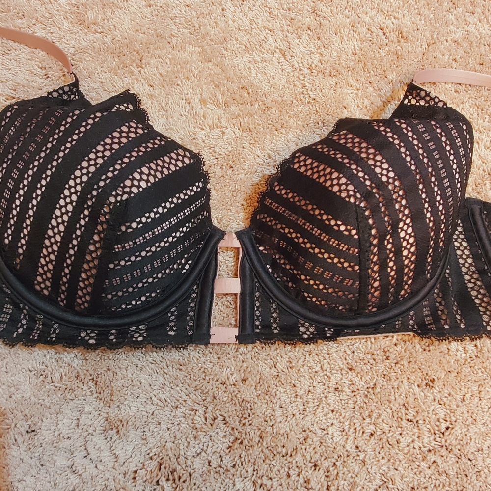 VS Bra - Picture 3 of 8